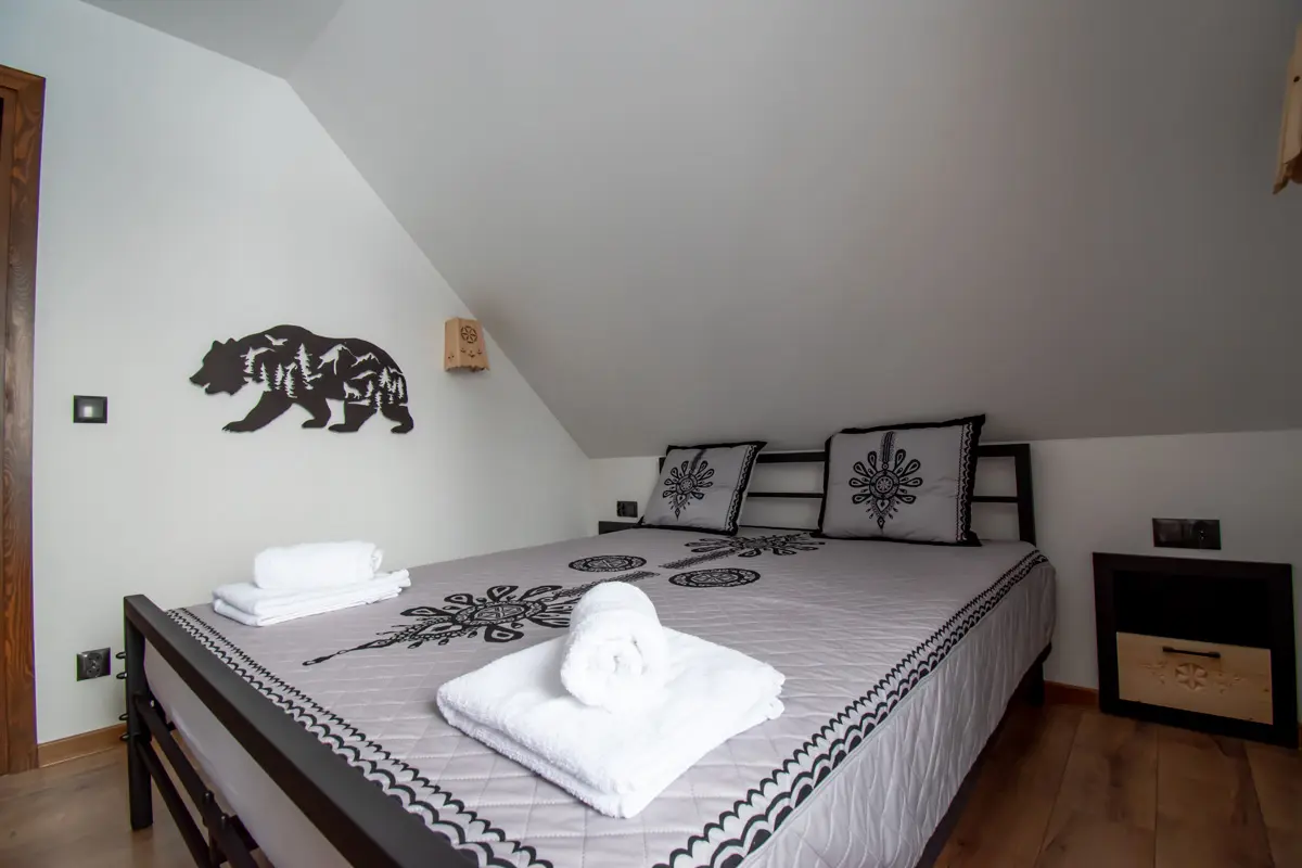 Sypialnia apartamentu w Cyrhel Apartments