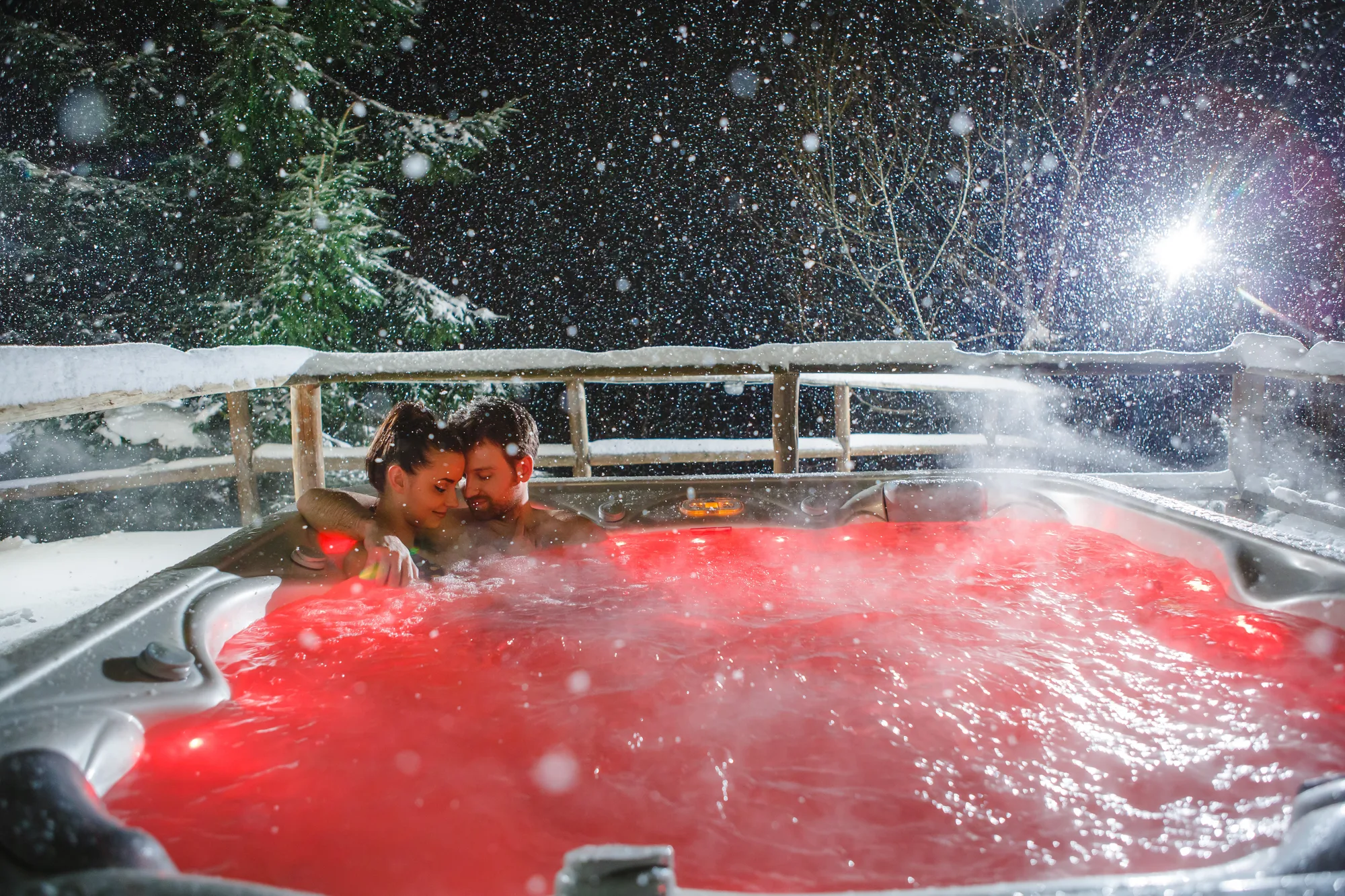 Jacuzzi zewnętrzne — romantyczne