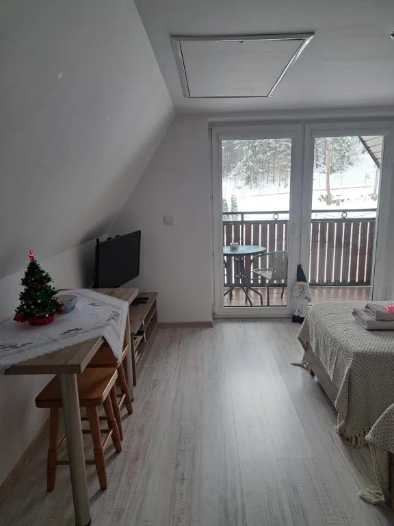 Zakątek DoriMaks — pokój na poddaszu z wyjściem na balkon