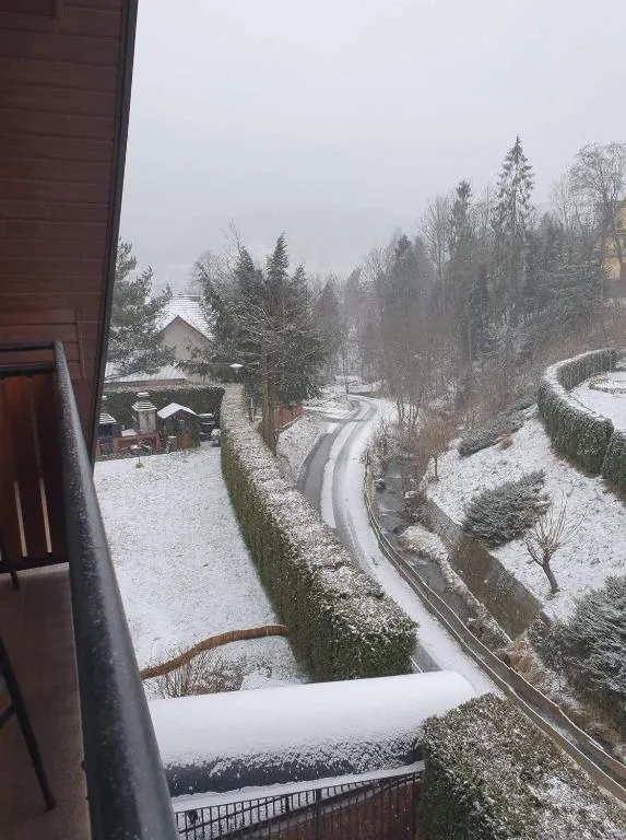 Zakątek DoriMaks — widok z balkonu zimą